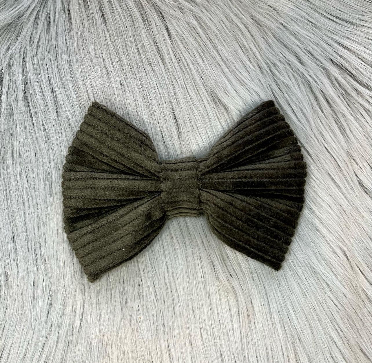 Olive Jumbo Bowties