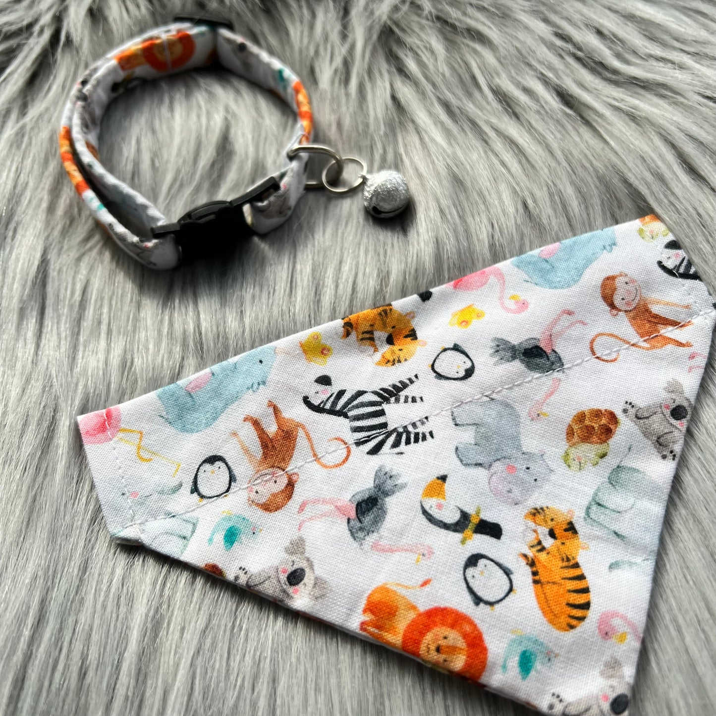 Zoo Cat Collar and Bandana Set (white)